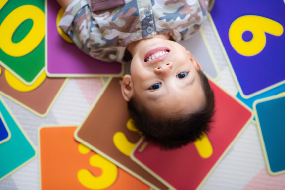 &laquo; Cartes mémoire linguistiques &raquo; – Le super bricolage amusant qui stimule la créativité dans l&rsquo;apprentissage des langues !