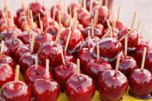 A Delicious 6 Step Candy Apple Recipe!