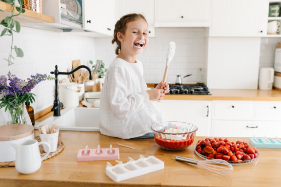 Delicious Homemade Strawberry Ice Cream in Under 10 Steps!