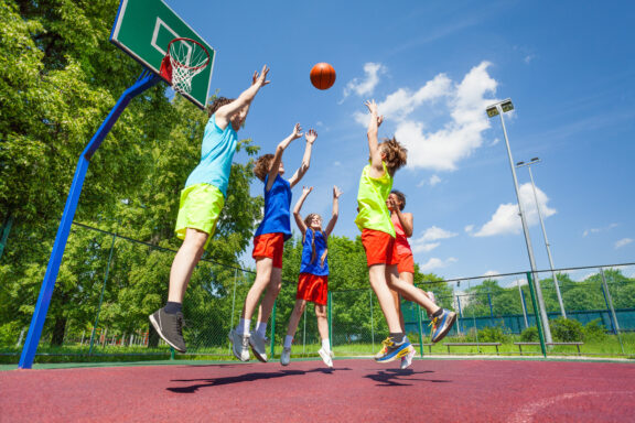 Plus qu&rsquo;un simple jeu : Comment 4 aspects clés du sport façonnent l&rsquo;esprit et l&rsquo;avenir des jeunes