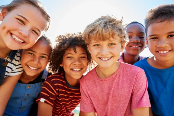 Comment aider son enfant à se faire des amis : 6 conseils pour développer ses habiletés sociales