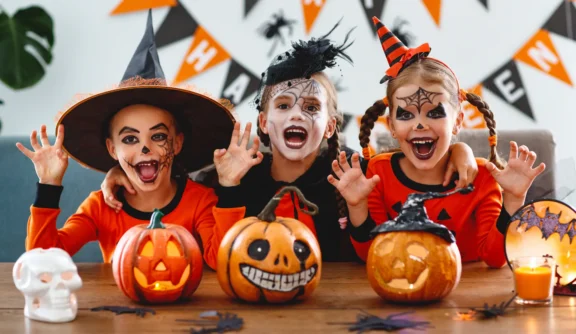 Halloween Magic: 5 Spooktacular Ways to Help Kids Learn English Through Play!